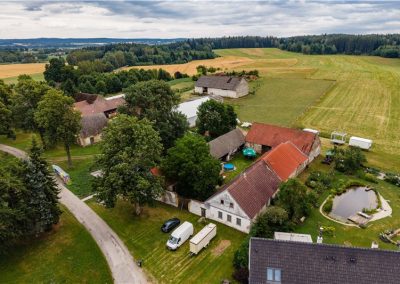 Zemědělská usedlost s uzavřeným dvorem v obci Matná, pět minut od Jindřichova Hradce